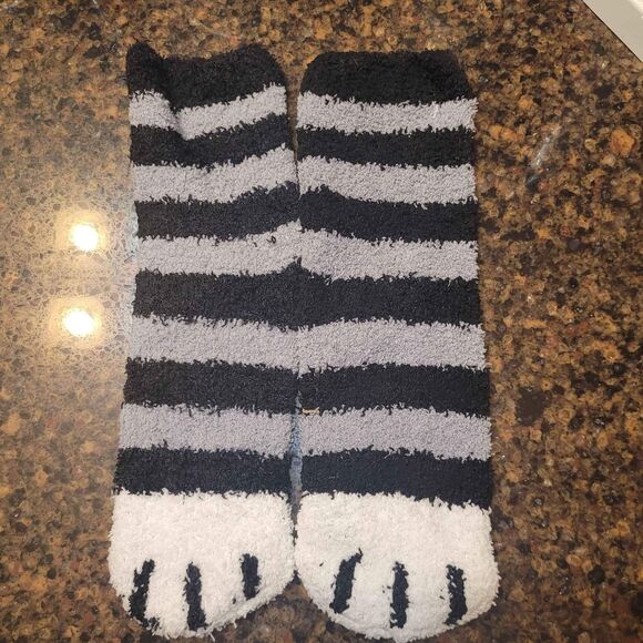 NEW Fuzzy Cat Paw Socks - Picture 1 of 2